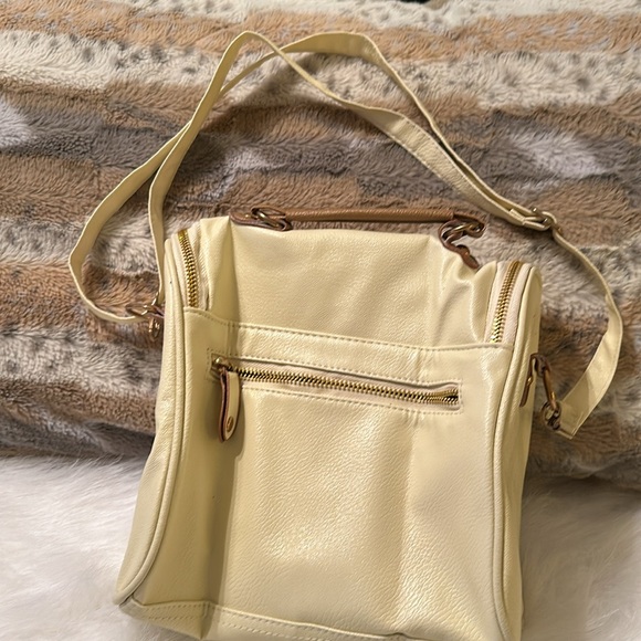 Cream purse. No Brand tag. - Picture 3 of 16